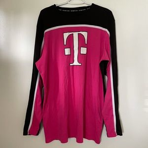 T-MOBILE men’s XL long sleeve shirt